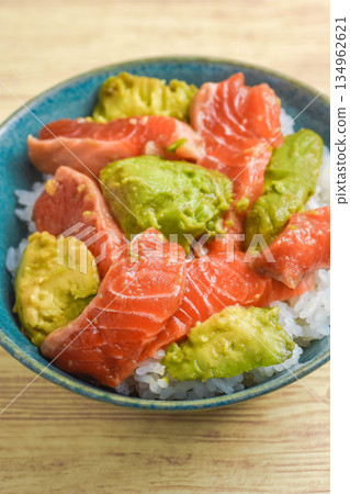 三文魚和鱷梨碗 三文魚和鱷梨碗 134962621