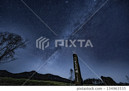 信州島上空繁星點點。 134963535