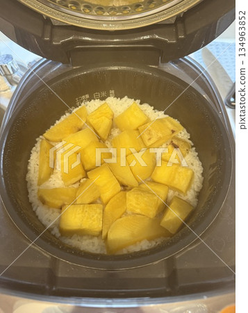 Freshly cooked sweet potato rice 134963852