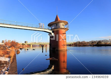 Kanamachi Water Purification Plant intake tower (Katsushika Ward, Tokyo) 134964039