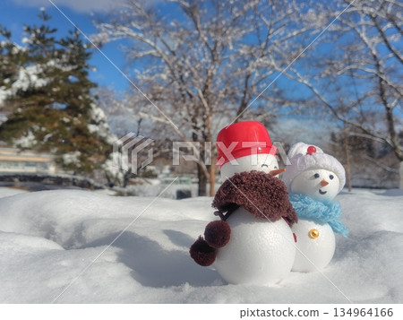 Fresh snow and a pair of snowmen 134964166