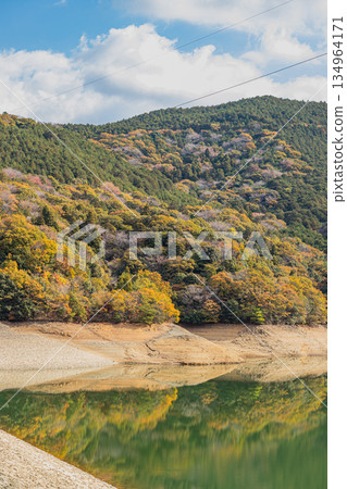 Scenery of the Ohara Reservoir in Shinshiro City (Aichi Prefecture) Scenery of the Ohara Reservoir in Shinshiro City (Aichi Prefecture) 134964171