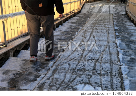 結冰的樓梯 134964352