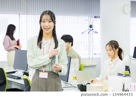 Woman working in the office Woman working in the office 134964433