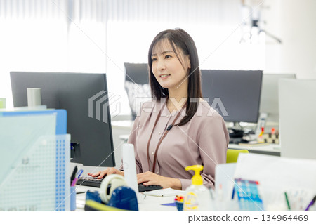 Business woman working in the office Business woman working in the office 134964469