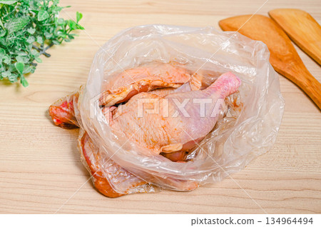 Seasoning the drumstick chicken Seasoning the drumstick chicken 134964494