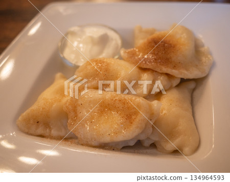 [波蘭] 在克拉科夫一家餐廳吃到的波蘭式餃子（pierogi） 134964593