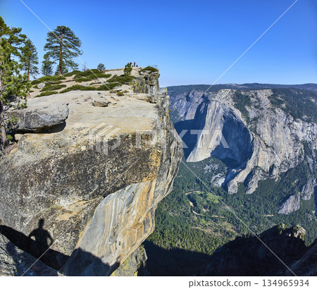 Panorama Taft Point Cliff Edge with El Capitan and Forest Valley in Yosemite Panorama Taft Point Cliff Edge with El Capitan and Forest Valley in Yosemite 134965934