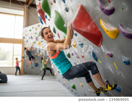 帶著微笑攀岩 134969095