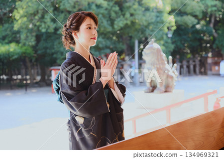 A woman in a furisode kimono visiting a shrine | Prayers, Traditions, and Japanese Culture 134969321
