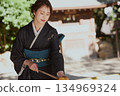 A woman in a furisode kimono purifies her hands at a shrine's chozuya | Worship, Kimono, Traditional Beauty 134969324