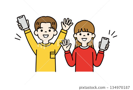 一群年輕男女手持智慧型手機,面帶微笑、心情愉悅的向量插畫素材(彩色)。 一群年輕男女手持智慧型手機,面帶微笑、心情愉悅的向量插畫素材(彩色)。 134970187