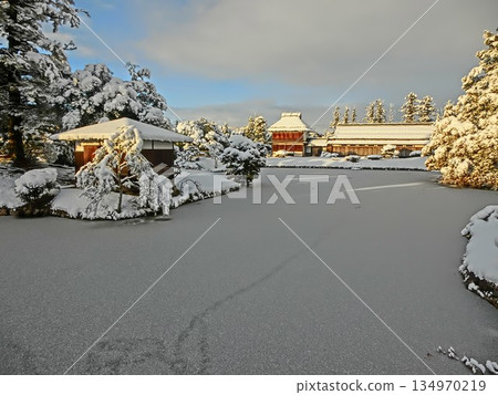 Shurakuen, a strolling Japanese garden in Tsuyama City, Okayama Prefecture: Snow scene (Seiryoken and Otaisho) Shurakuen, a strolling Japanese garden in Tsuyama City, Okayama Prefecture: Snow scene (Seiryoken and Otaisho) 134970219