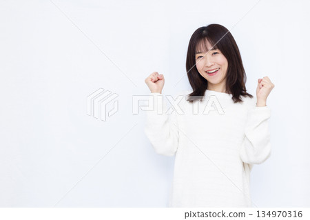 膽量姿勢的女人 134970316