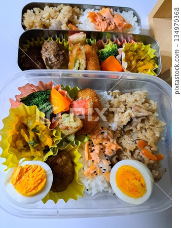 Nostalgic Mom's Lunch Box 134970368