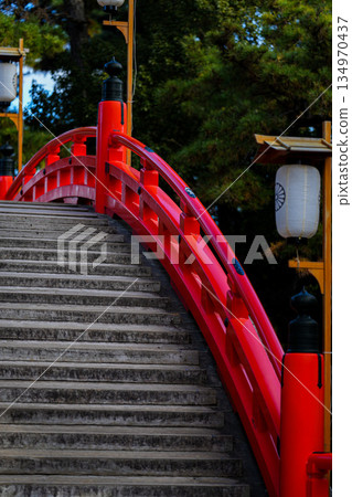 The red Taiko Bridge at Sumiyoshi Taisha Shrine 134970437
