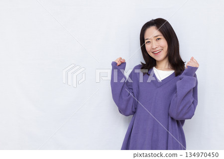 膽量姿勢的女人 134970450