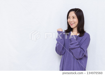 Woman in guts pose Woman in guts pose 134970560