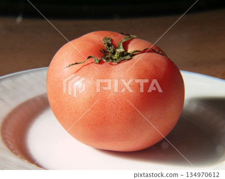 Fresh, ripe tomatoes Fresh, ripe tomatoes 134970612