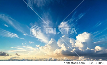 開闊、晴朗的藍天、雲朵，背景素材，16:9 尺寸 134971056