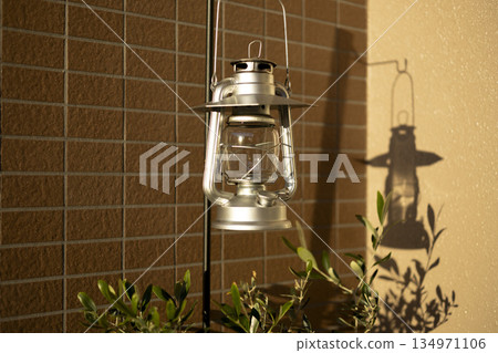 時尚的路燈燈籠 134971106