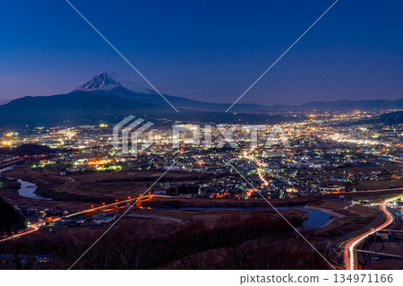 (Shizuoka Prefecture) Evening view of the street lights of Mishima City and Mt. Fuji (Shizuoka Prefecture) Evening view of the street lights of Mishima City and Mt. Fuji 134971166