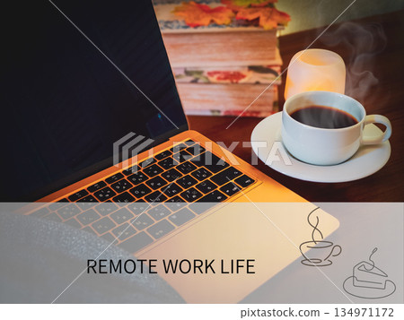 秋天的熱咖啡和遠距辦公 134971172