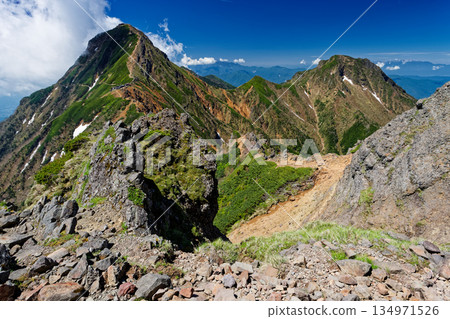 Summer in the Yatsugatake Mountain Range: Mount Akadake and Mount Amida seen from the Yokodake ridgeline 134971526