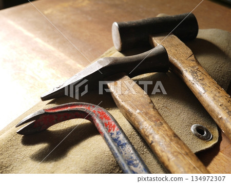木工工具，錘子和拔釘器 134972307
