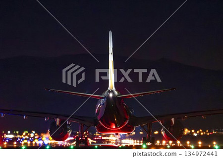 宮城縣名取市仙台機場夜間飛機起飛 134972441