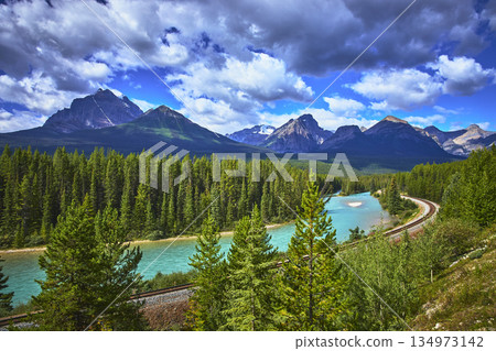 Morant's Curve Train Track and River with Majestic Mountain Landscape in Banff Canada Morant's Curve Train Track and River with Majestic Mountain Landscape in Banff Canada 134973142