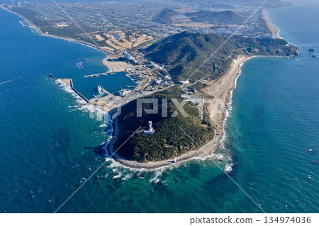 伊良閣岬及伊良閣燈塔鳥瞰圖 - 太平洋沿岸敦美半島 伊良閣岬及伊良閣燈塔鳥瞰圖 - 太平洋沿岸敦美半島 134974036