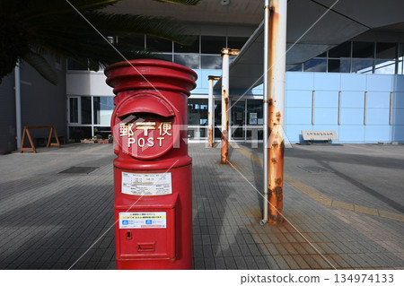 Red circle postbox at Motomachi Port, Izu Oshima Red circle postbox at Motomachi Port, Izu Oshima 134974133