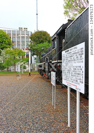 A view of a steam locomotive preserved on the grounds of Shiojiri City Hall, Shiojiri City, Nagano Prefecture 134976173