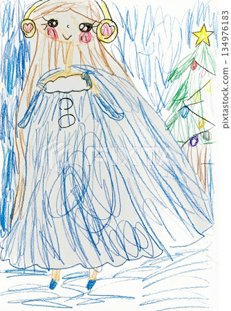幼稚園小朋友畫的聖誕樹和穿著藍色洋裝的公主 134976183