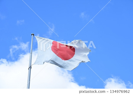日本國旗在風中調情 134976962