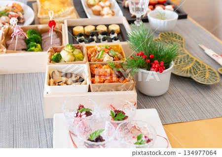 自製西式新年菜餚、義大利新年菜餚、新年餐桌佈置 134977064