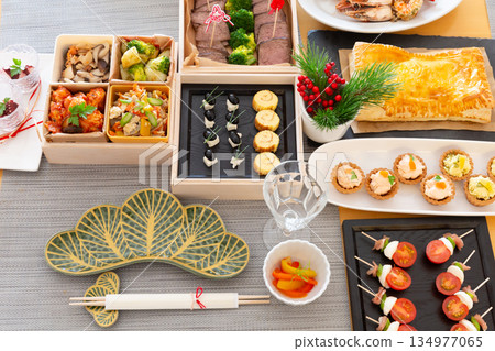 自製西式新年菜餚、義大利新年菜餚、新年餐桌佈置 134977065