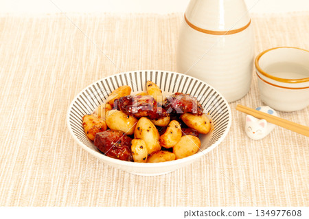 Chicken and garlic stamina stir-fry (with pepper sauce) and sake 134977608