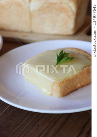 Melted cheese toast Melted cheese toast 134977648