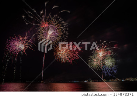 Fireworks that light up the summer night sky 5 Fireworks that light up the summer night sky 5 134978371
