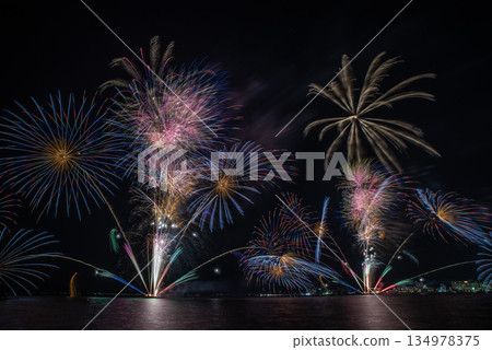 煙火照亮夜空3 煙火照亮夜空3 134978375