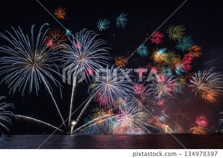 夜空中的煙火 24 夜空中的煙火 24 134978397