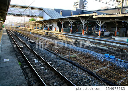 Demolition work is underway to elevate the tracks... Kasukabe Station, old platform 1 Demolition work is underway to elevate the tracks... Kasukabe Station, old platform 1 134978683