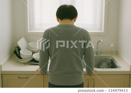 站在廚房的人感覺不舒服 134979415