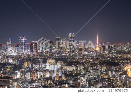 東京市中心夜景(從惠比壽眺望東京鐵塔和六本木新城) 東京市中心夜景(從惠比壽眺望東京鐵塔和六本木新城) 134979975