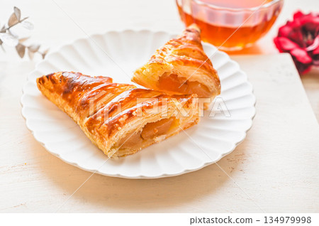 Homemade sweets: pear pie Homemade sweets: pear pie 134979998