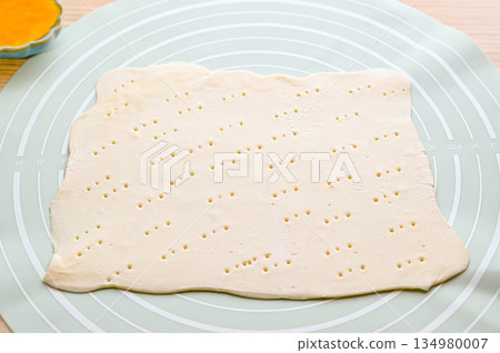 帶孔的酥皮點心 134980007