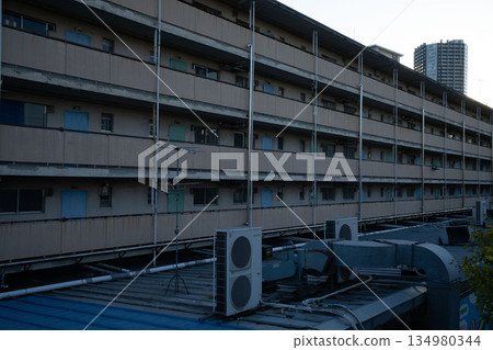 A dilapidated Showa-era apartment building, a housing complex built during the period of rapid economic growth A dilapidated Showa-era apartment building, a housing complex built during the period of rapid economic growth 134980344