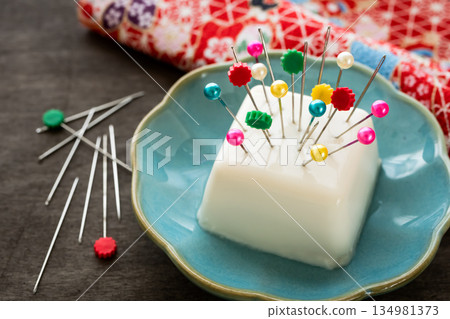 Image material for needle memorial services 134981373